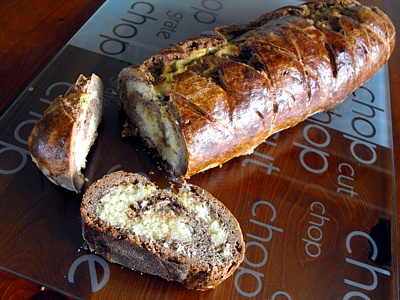 Grandma passed down the generations this nut roll recipe. The last time the cake got a new twist to it with reversed colours...