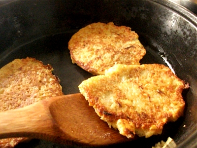 Sugar, maple syrup or mashed apples are great toppings to the potato pancake recipe. The pancakes taste best just fresh out of the pan.
