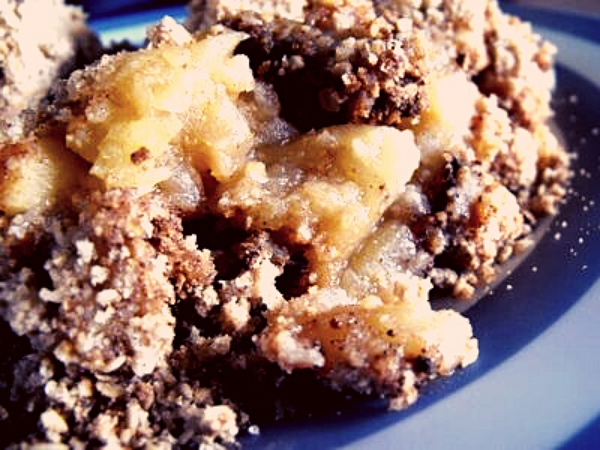 close-up, coup of apple crumble on plate