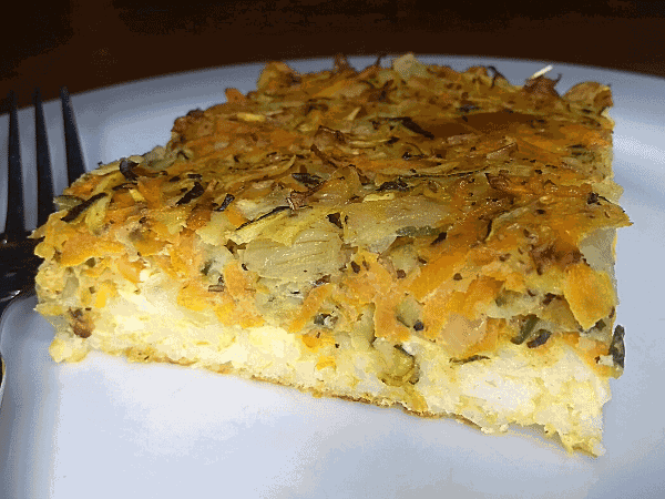 A gluten-free quiche, in response to flour unavailability during the COVID-19 lockdown period. Learn more about how to prepare a quiche with a rice base!