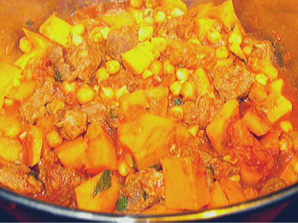 In this spicy lamb stew recipe the fresh mint is somehow a balancing surprise. The mix of lamb, tomato, butternut, squash and mint works well together.