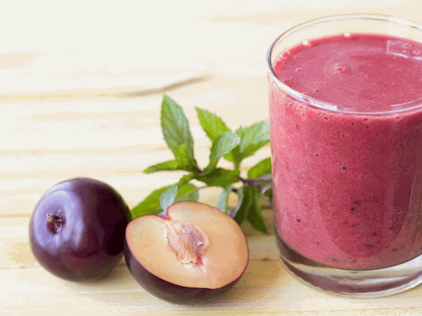 The banana plum smoothie recipe tastes best with sun-ripened raw plums. The stone fruit is a good source for vitamin A, C and K.