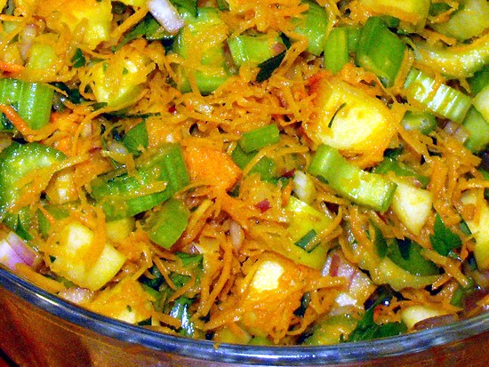 This carrot salad unites flavors from popular curry dishes such as fresh turmeric root, green chilies, and curry leaves. A bright appearance is the outcome.